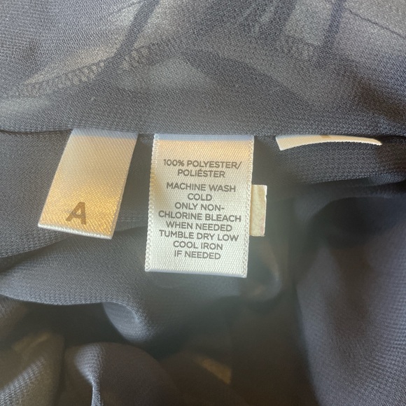 LOFT Monochrome Navy and White  Leaf Pattern Tank Top - Picture 4 of 4